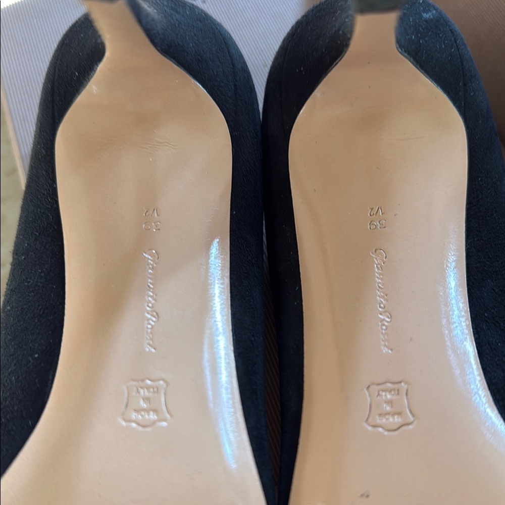Gianvito Rossi Black Suede Women's Pumps 39.5 - Picture 5 of 6